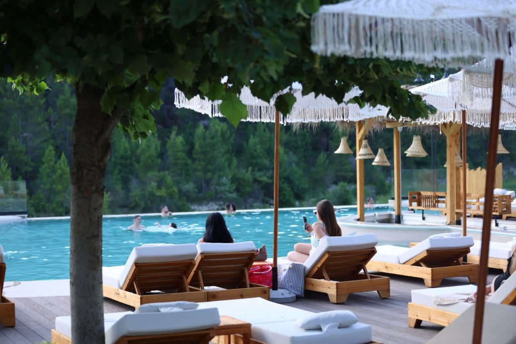 nje nga pishinat me te bukura te tiranes, Flumen park